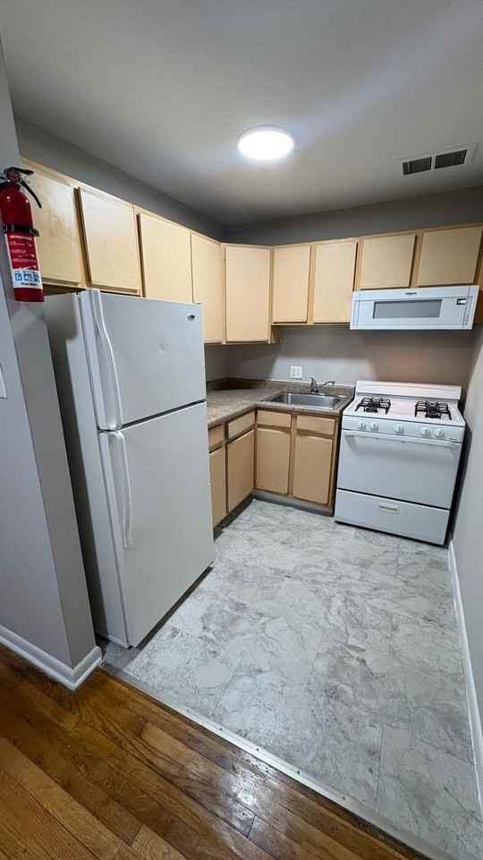 Marquette Apartments West - Photo 3 of 31