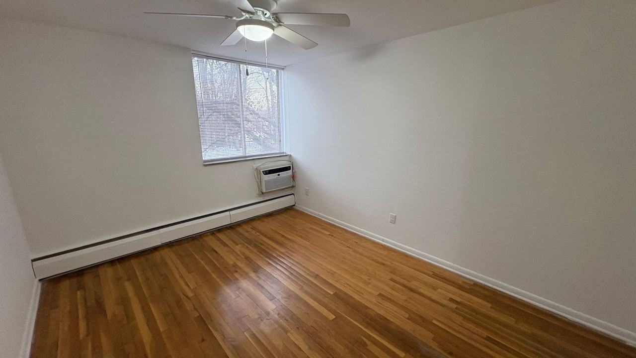 Marquette Apartments West - Photo 7 of 31