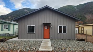 featured image of 521 Montana Avenue