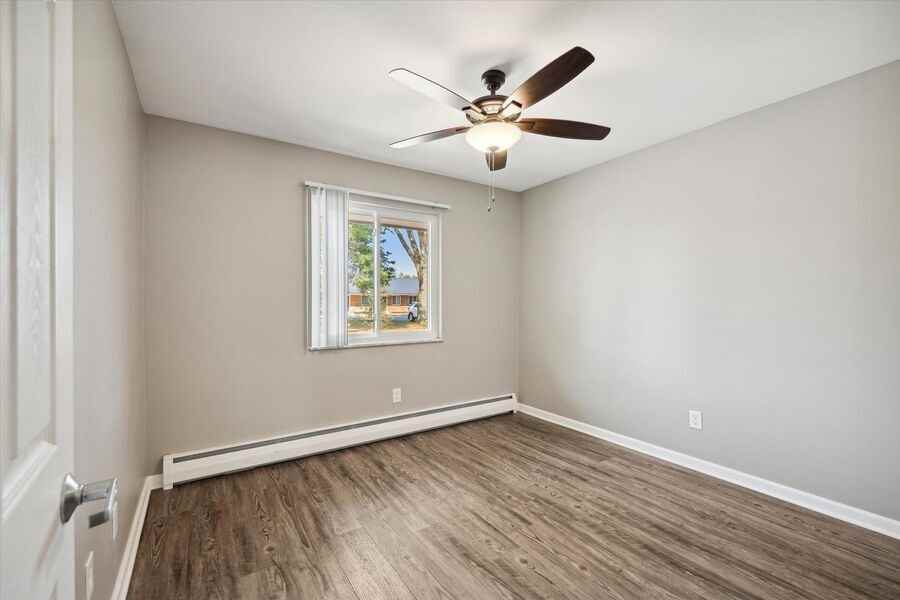 4101 Harvest Ln - Photo 3 of 12