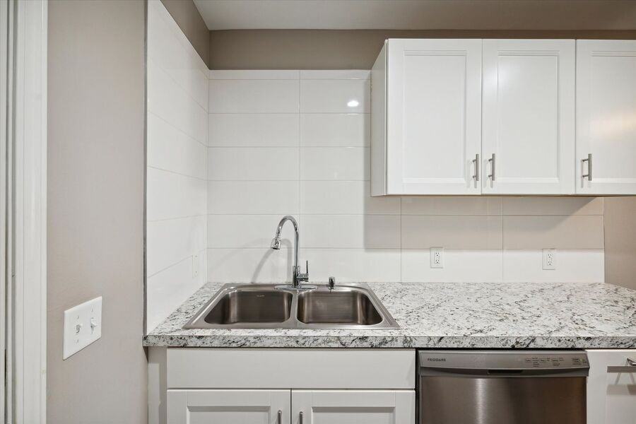 4101 Harvest Ln - Photo 5 of 12