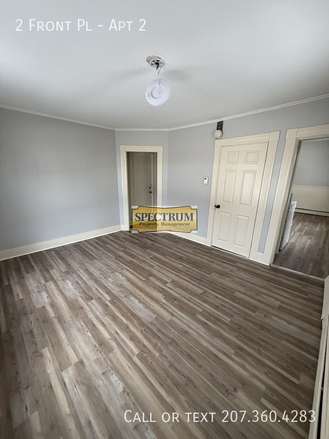 2 Front Pl - Photo 3 of 6