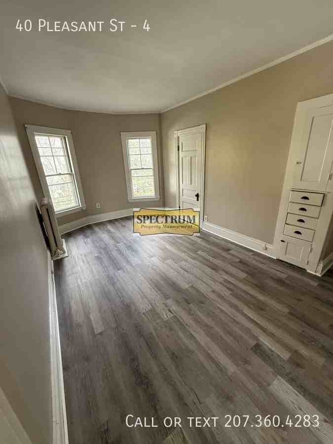 40 Pleasant St - Photo 5 of 12