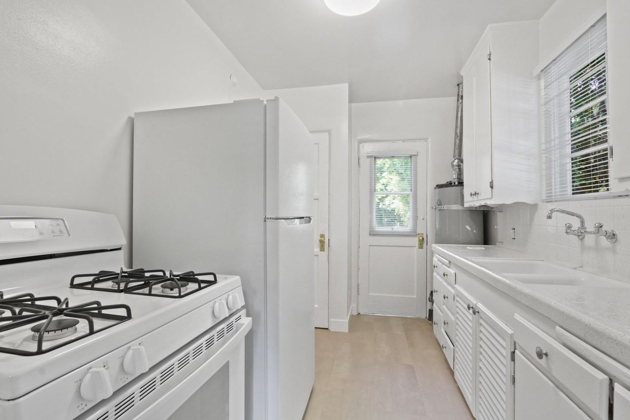 2202-2206 20th St in Santa Monica!  Near Ocean Park Blvd. - Photo 2 of 4