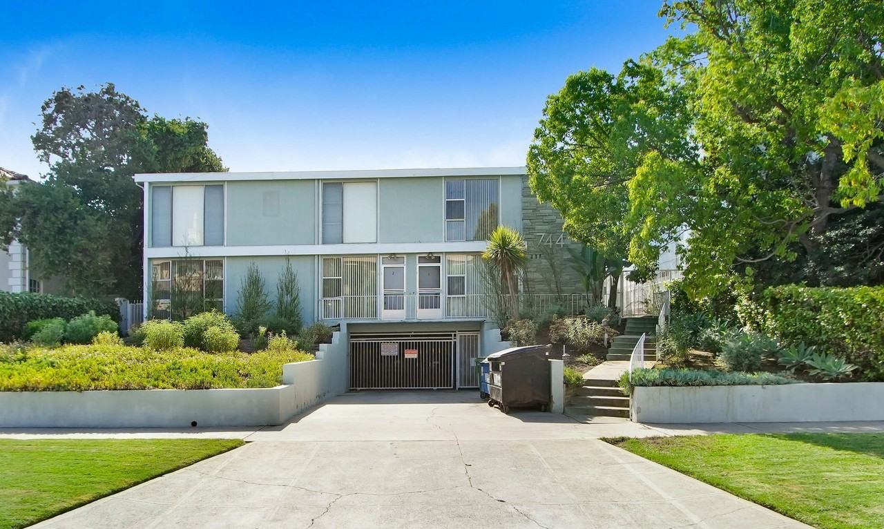 744 S.Windsor Blvd. - Photo 4 of 5