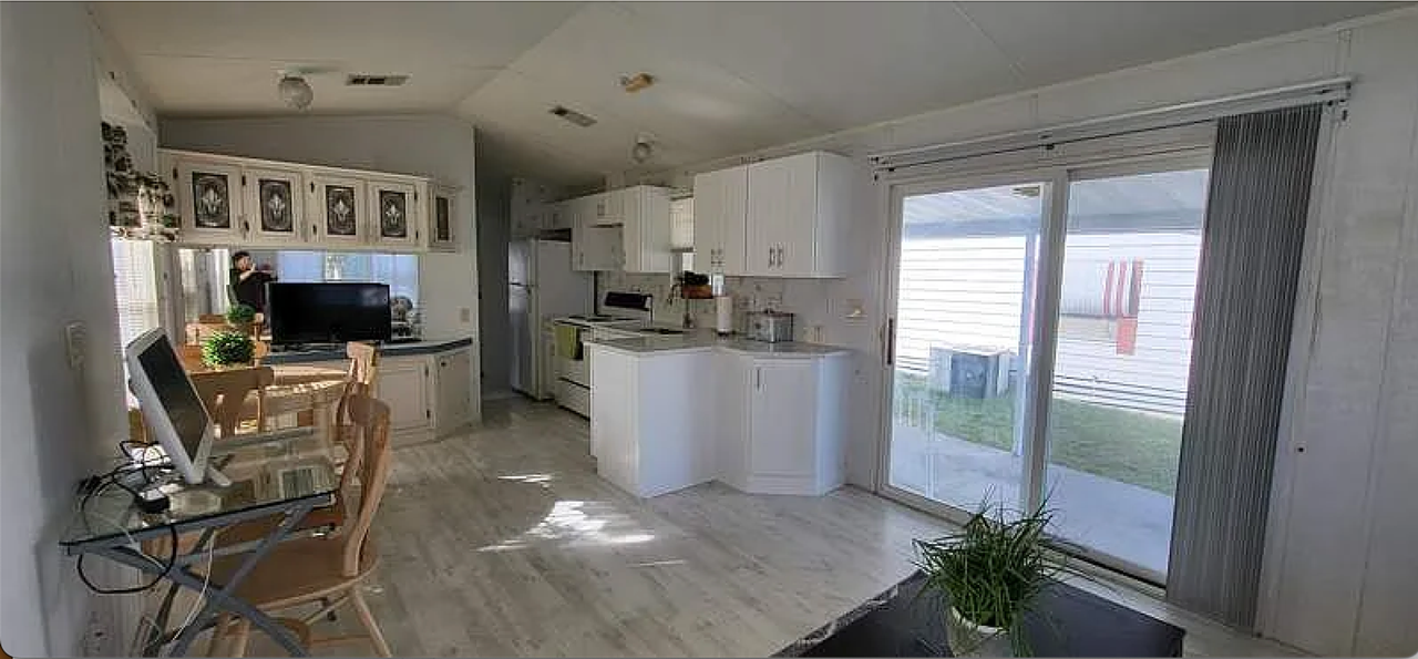 786 Wisteria Lane - Photo 3 of 22