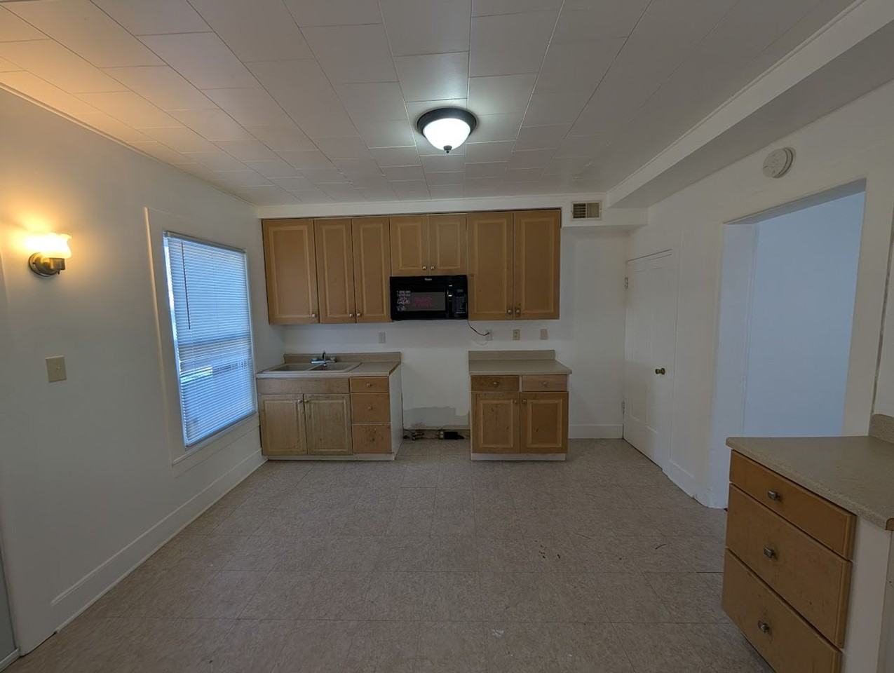 301 East Ewing Avenue - Photo 2 of 4