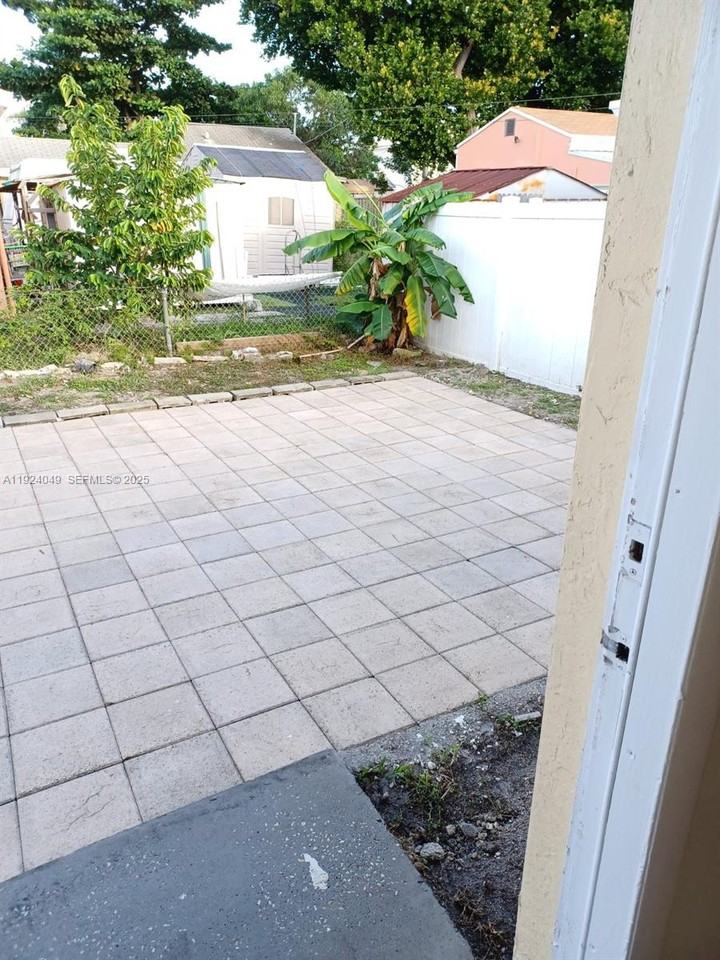 2134 Cleveland Street #B - Photo 5 of 17