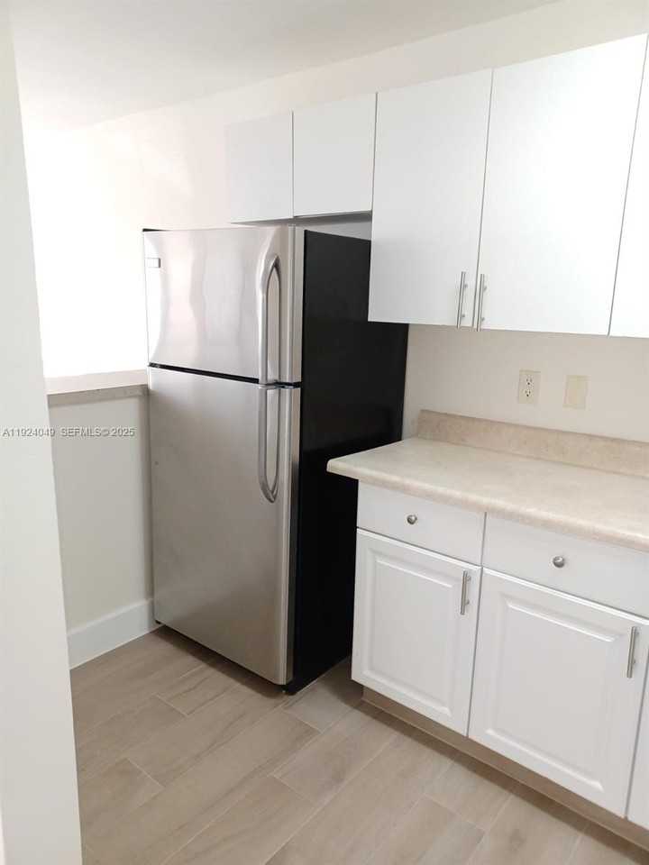 2134 Cleveland Street #B - Photo 3 of 17