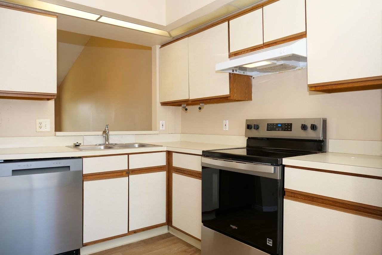 1317 Lucaya Cir - Photo 7 of 48