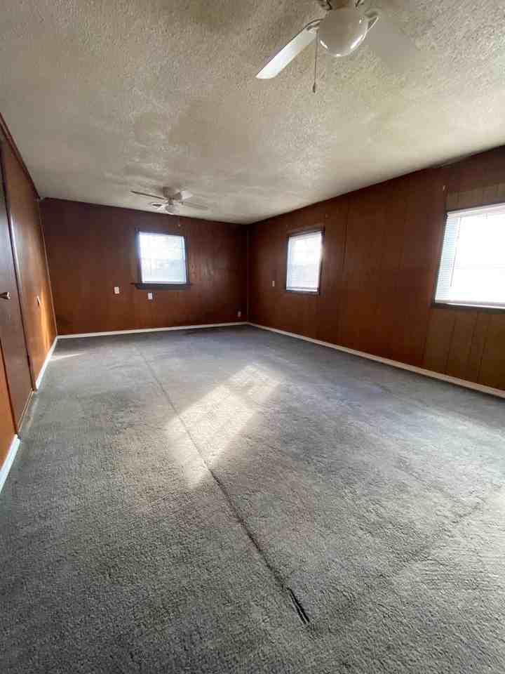 409 East Wabash Avenue - Photo 5 of 9