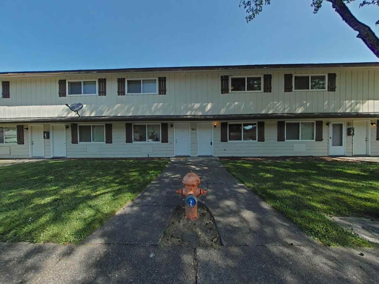 965 Nw Hobart Ave #4