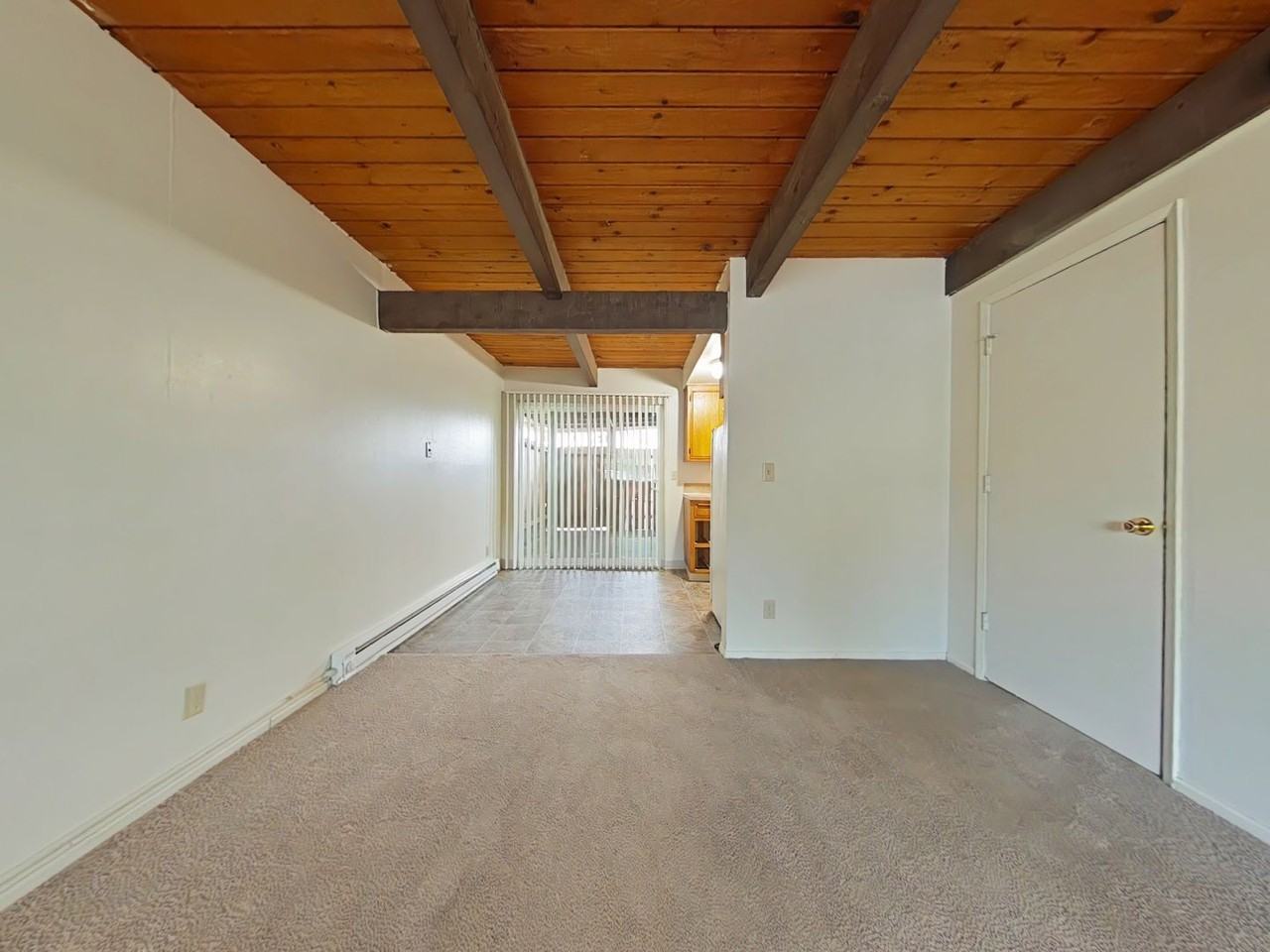 965 Nw Hobart Ave #4 - Photo 4 of 11