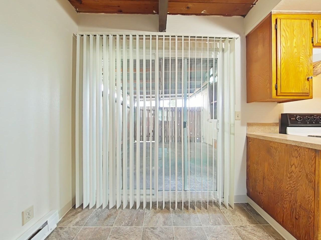 965 Nw Hobart Ave #4 - Photo 5 of 11