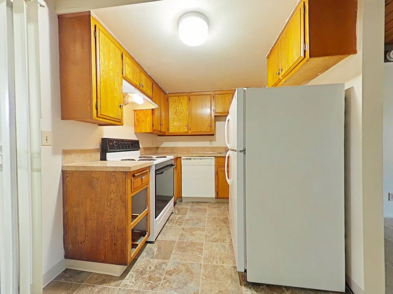 965 Nw Hobart Ave #4 - Photo 6 of 11