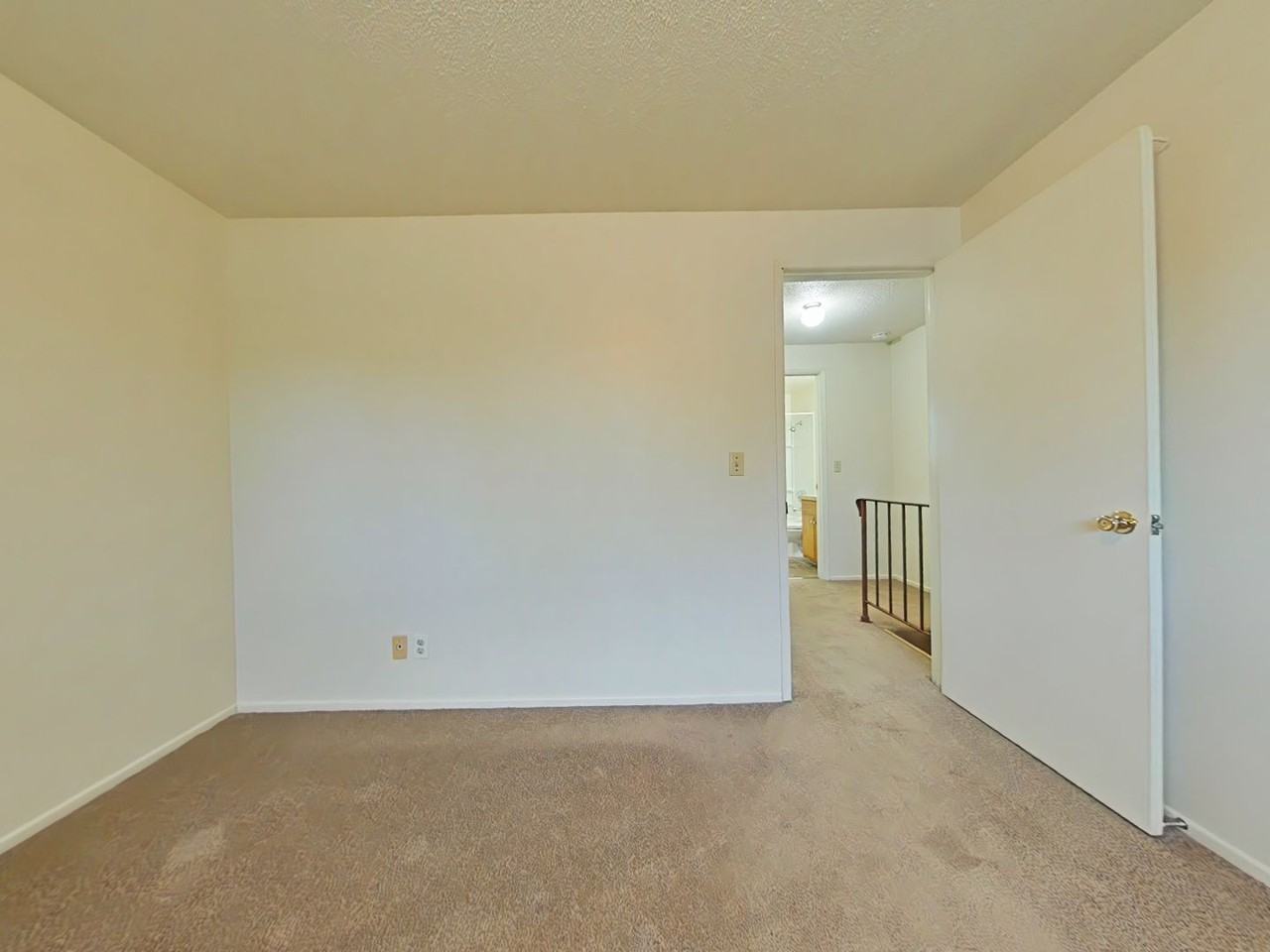 965 Nw Hobart Ave #4 - Photo 7 of 11