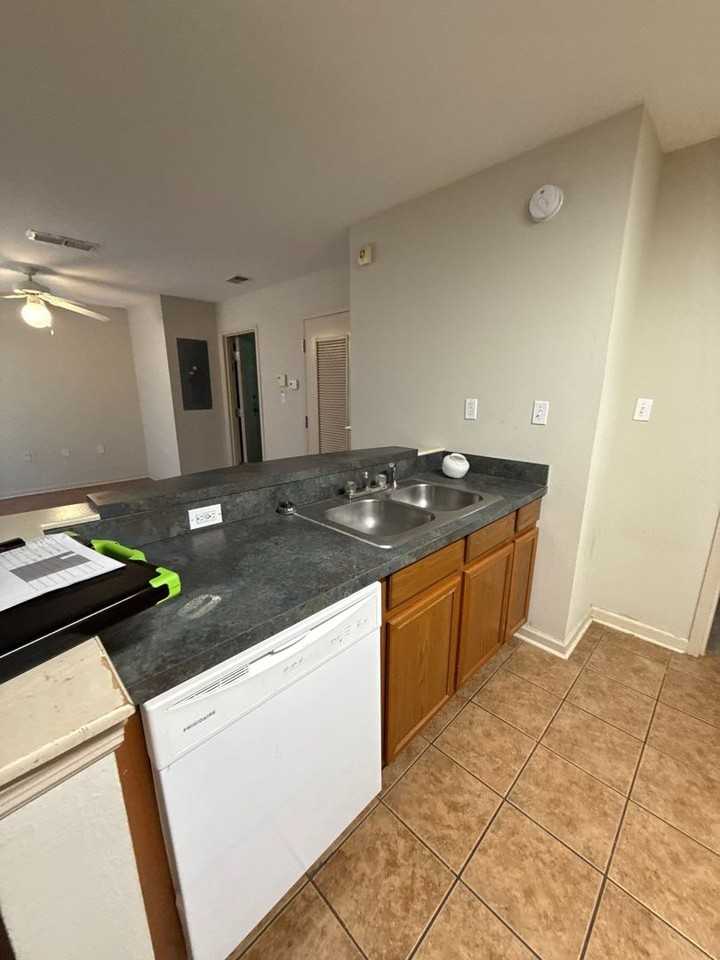 1609 West Pensacola Street #222 - Photo 7 of 9