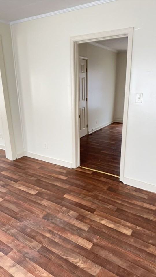 329 Oglesby St - Photo 5 of 9