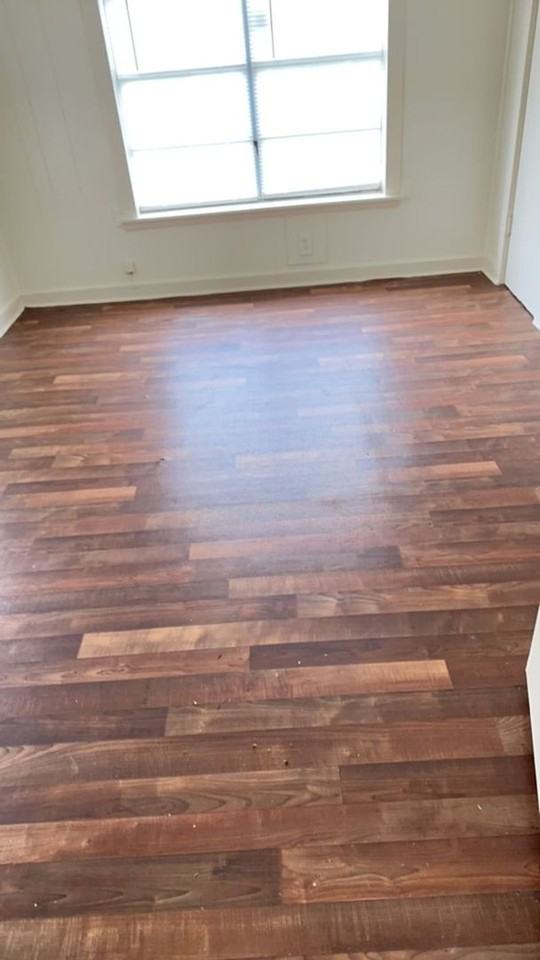 329 Oglesby St - Photo 7 of 9