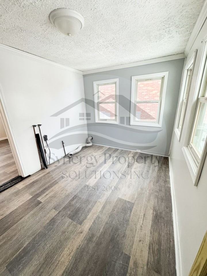 373 Agate Avenue - Photo 5 of 16