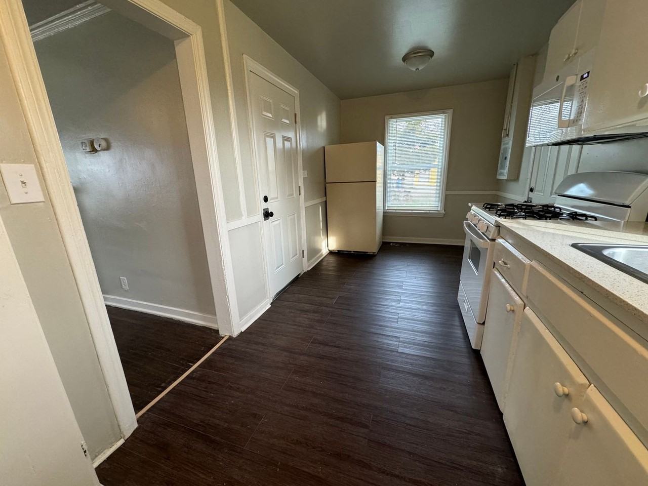 1329 North Lewis Place East - Photo 6 of 11