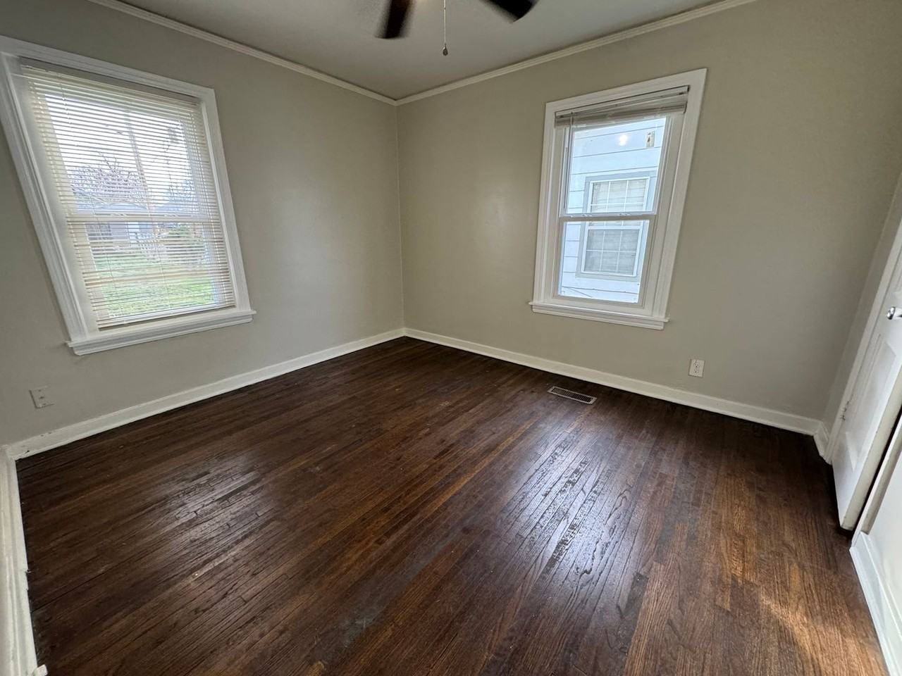 1329 North Lewis Place East - Photo 7 of 11