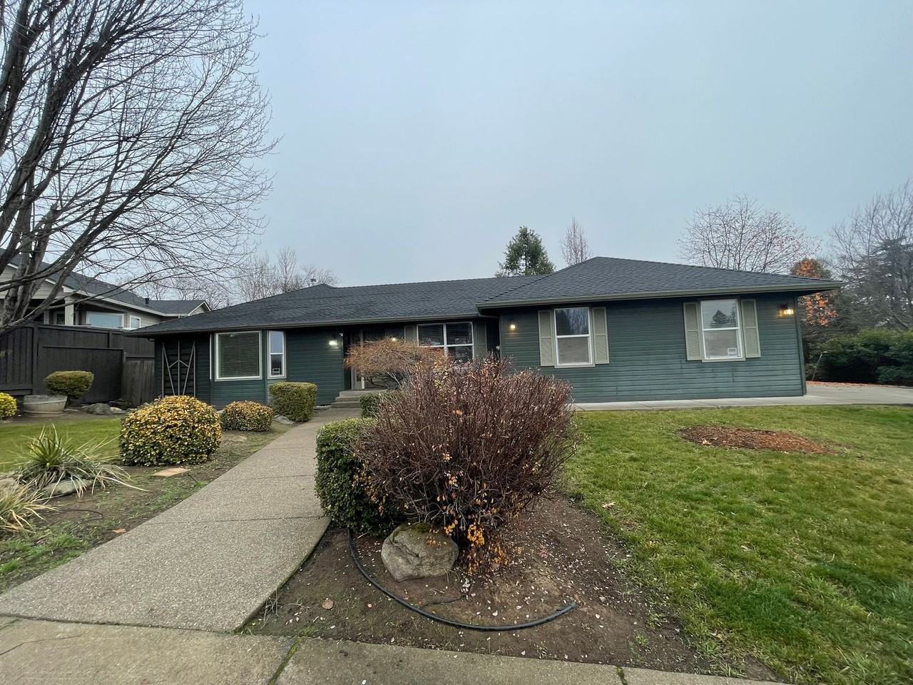 2920 Farmington Avenue - Photo 4 of 29