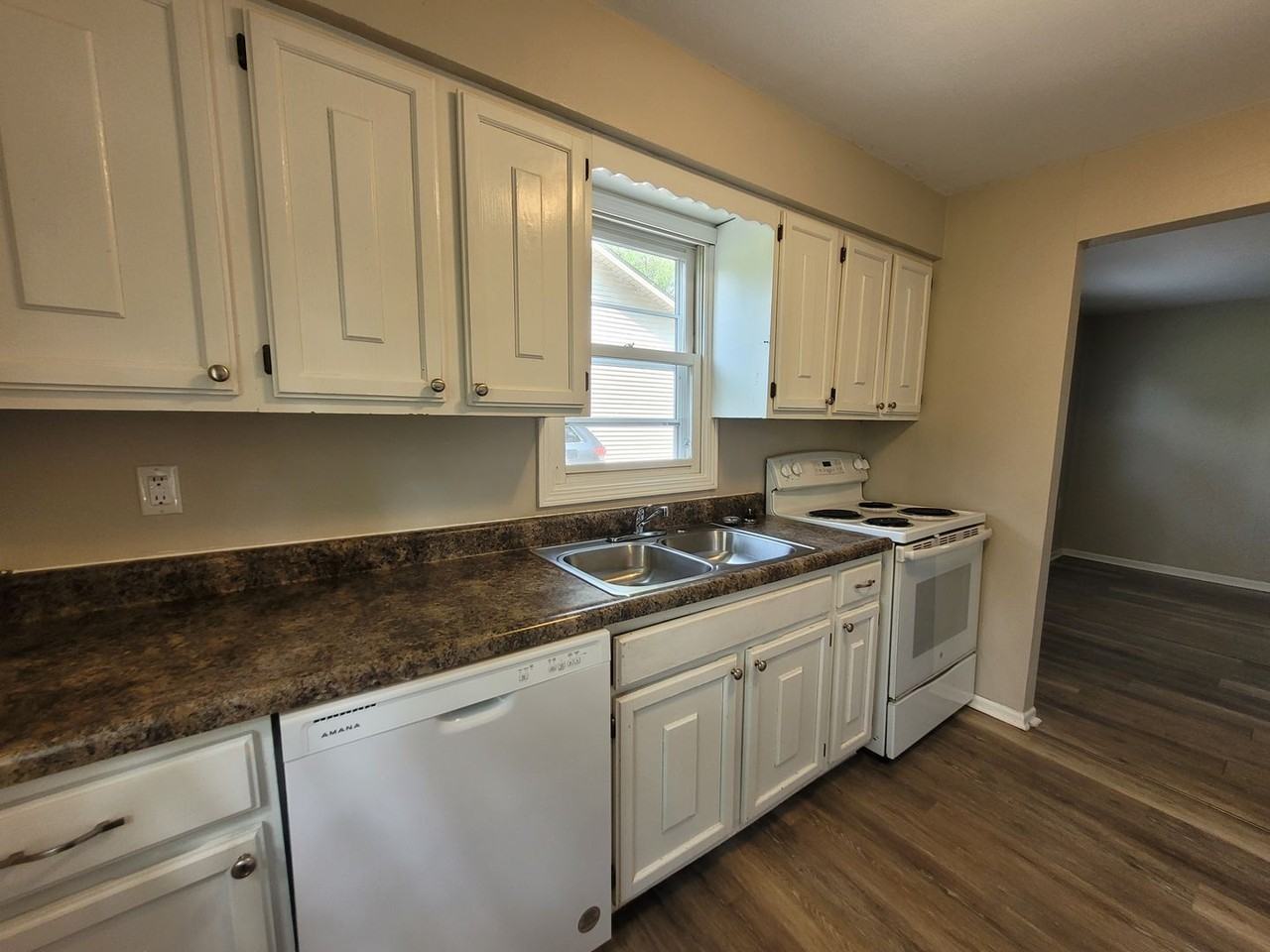 4298 Southeast 17th Street - Photo 2 of 24