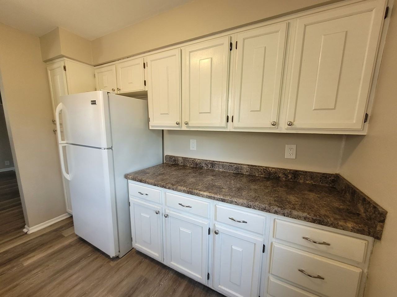 4298 Southeast 17th Street - Photo 3 of 24