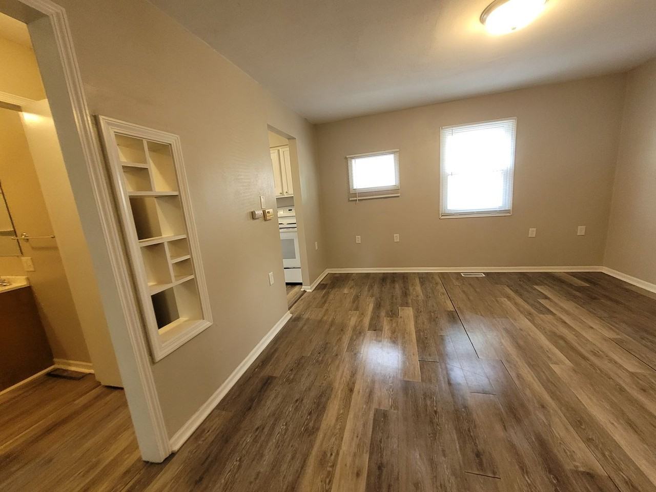 4298 Southeast 17th Street - Photo 6 of 24