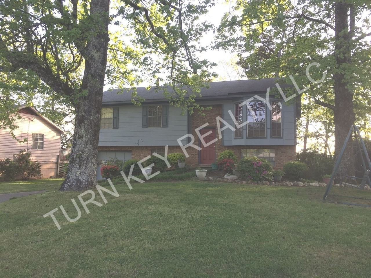 2548 Janice Circle Northeast - Photo 2 of 19