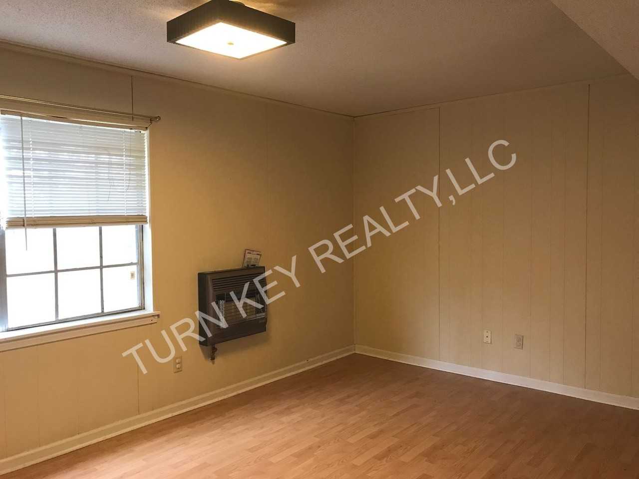 2548 Janice Circle Northeast - Photo 3 of 19