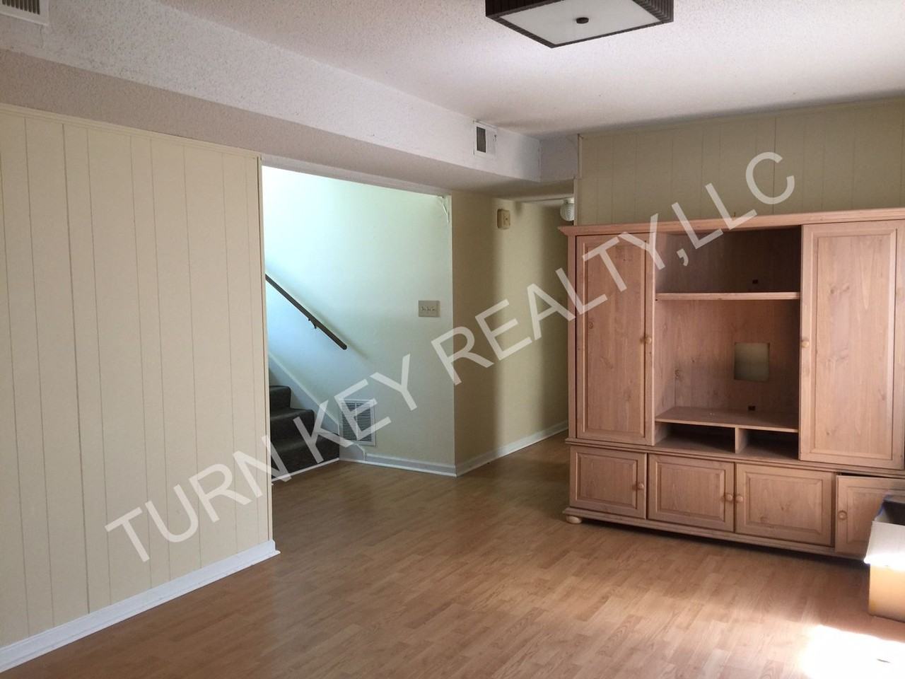 2548 Janice Circle Northeast - Photo 4 of 19