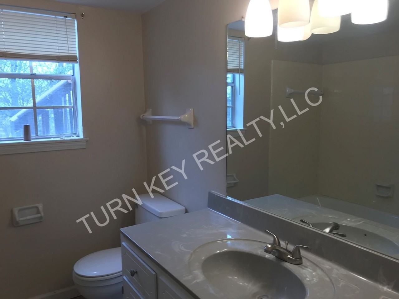 2548 Janice Circle Northeast - Photo 6 of 19