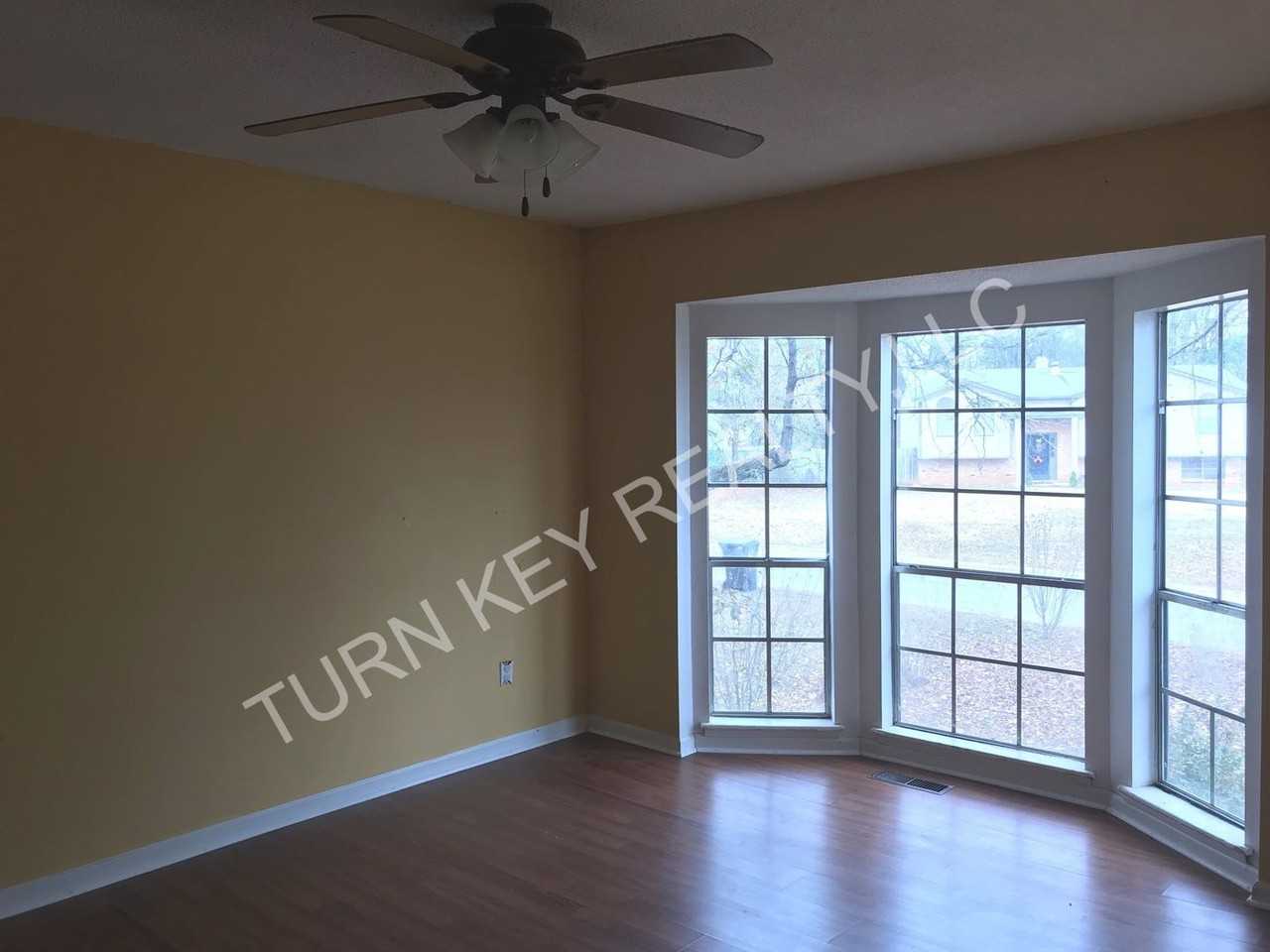 2548 Janice Circle Northeast - Photo 7 of 19