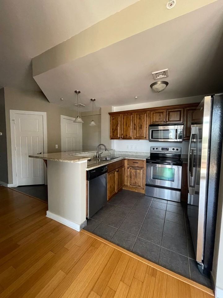 277 South Gay Street - Photo 2 of 9