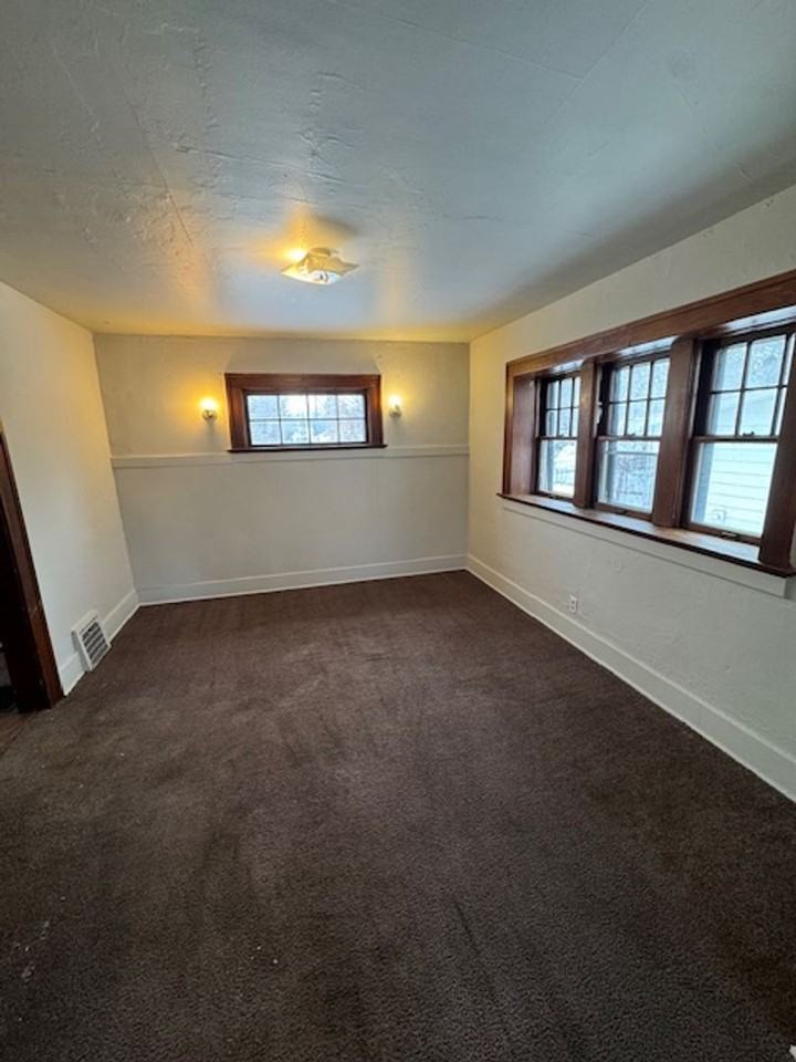 922 Hamilton Avenue - Photo 3 of 8