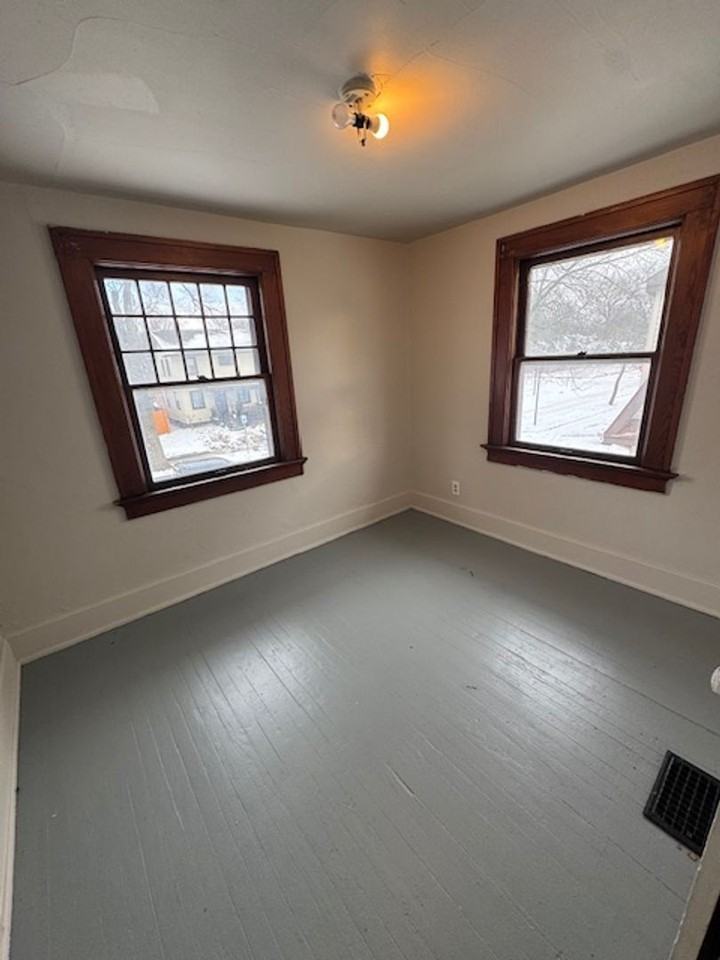 922 Hamilton Avenue - Photo 7 of 8