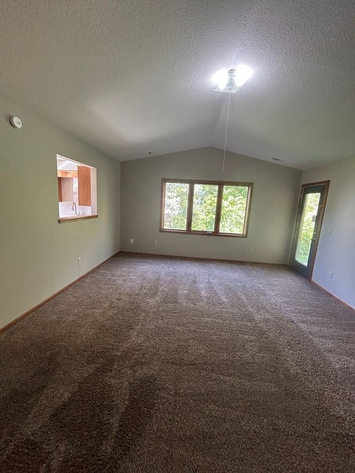 1528 Flagstone Drive - Photo 2 of 7