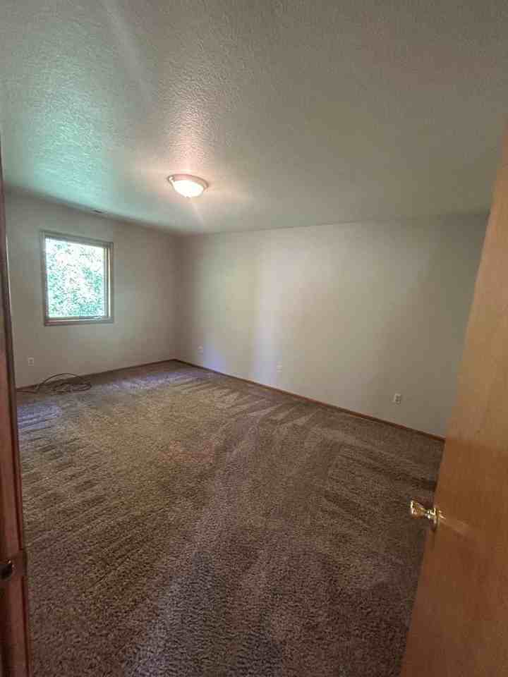 1528 Flagstone Drive - Photo 5 of 7