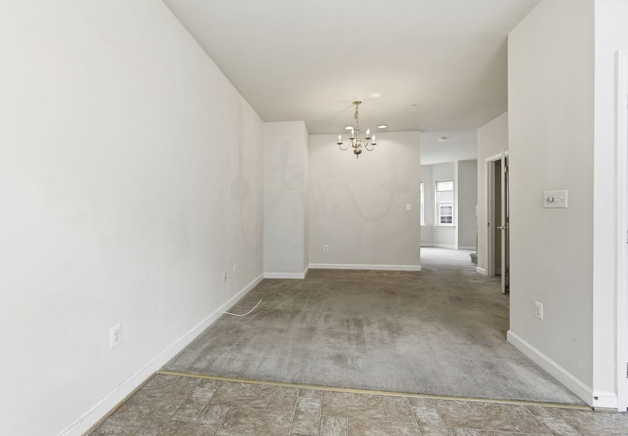 5507 Hartfield Avenue - Photo 4 of 40