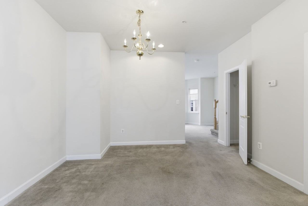 5507 Hartfield Avenue - Photo 5 of 40