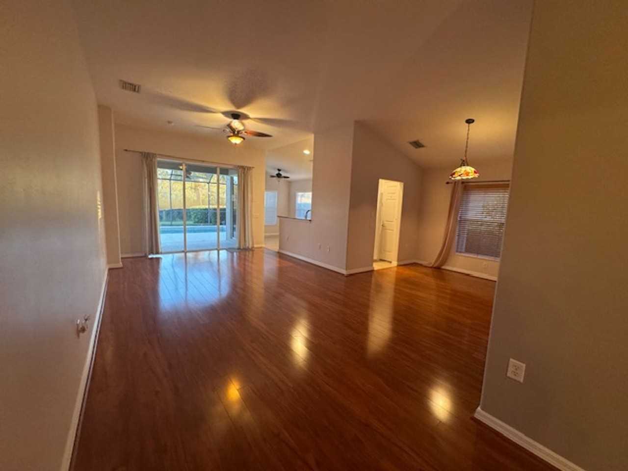 10018 Oakhurst Way - Photo 3 of 38