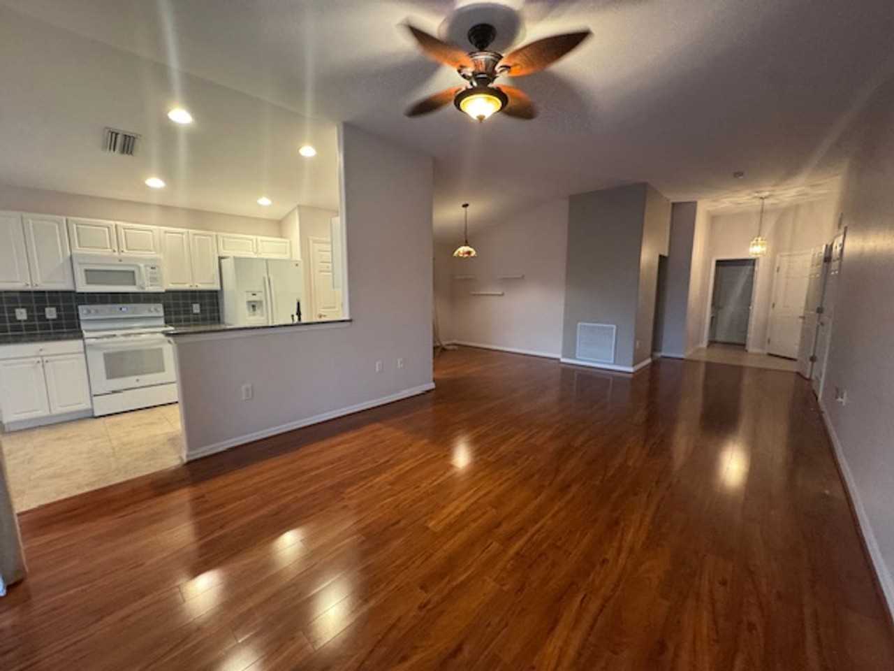 10018 Oakhurst Way - Photo 4 of 38