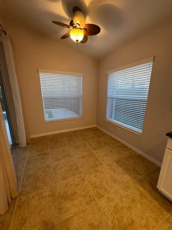 10018 Oakhurst Way - Photo 7 of 38