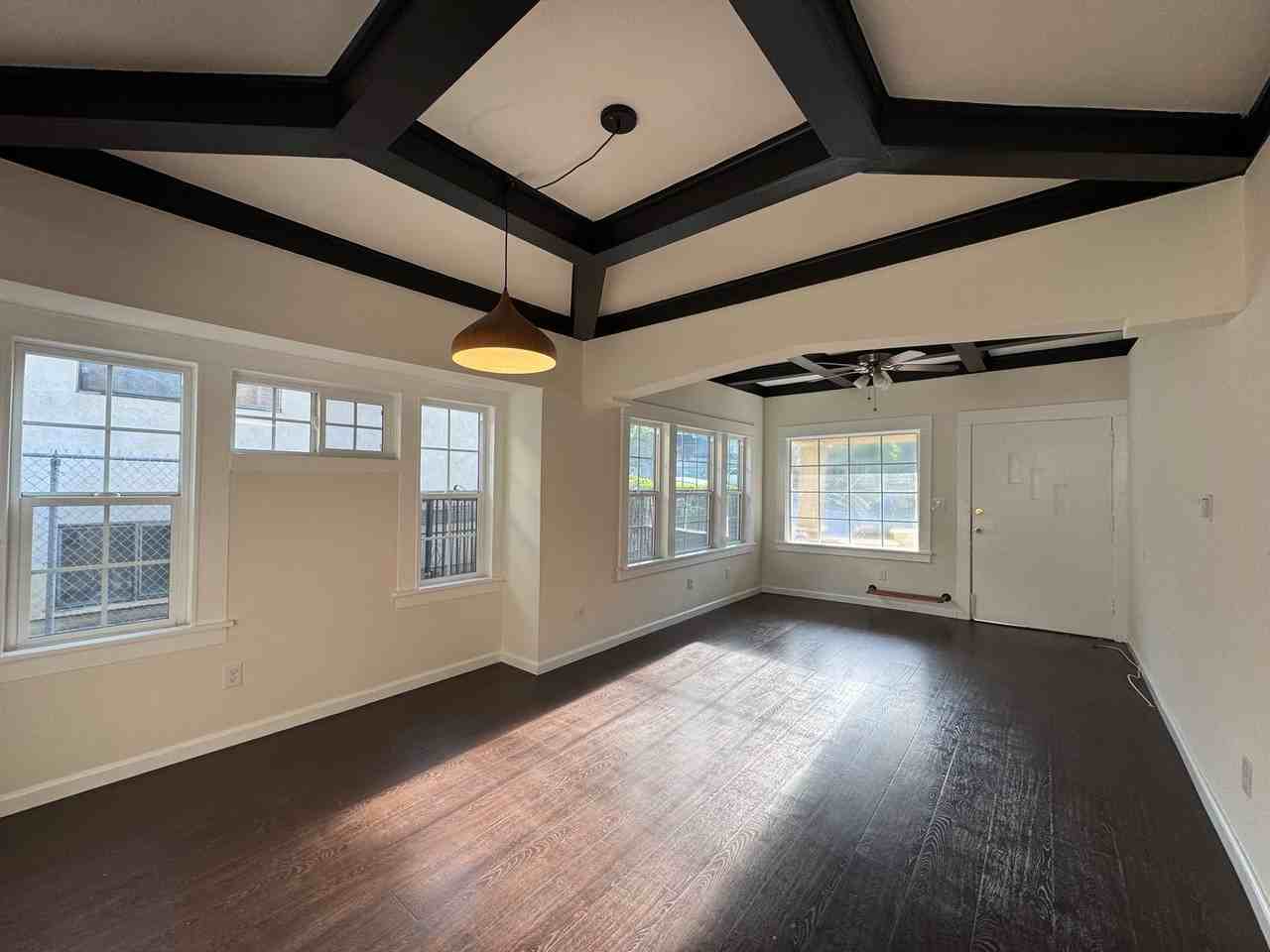 2507 West Avenue 34 - Photo 2 of 14