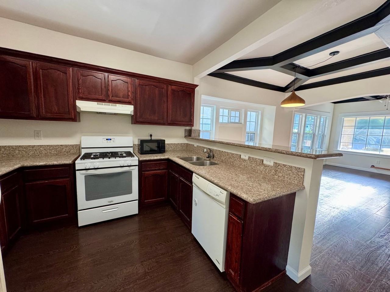 2507 West Avenue 34 - Photo 3 of 14