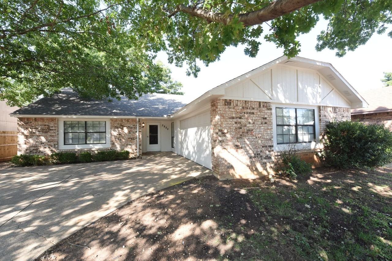 3820 Seven Gables St - Photo 2 of 21