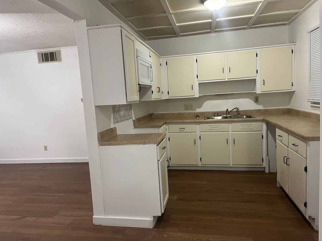 3477 Clark Avenue - Photo 3 of 10