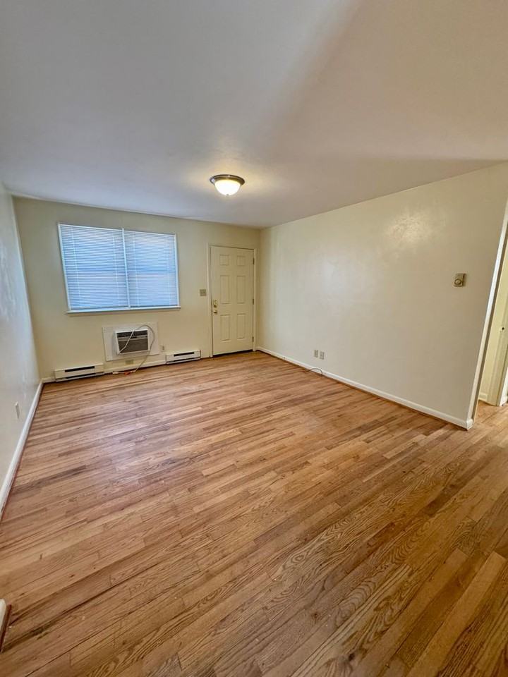 120 New York Avenue - Photo 3 of 9